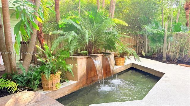 2301 S Miami Ave - Photo 2 of 49