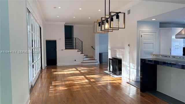 2301 S Miami Ave - Photo 7 of 49