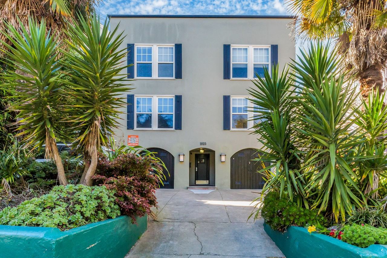 1025 Steiner - Photo 2 of 4