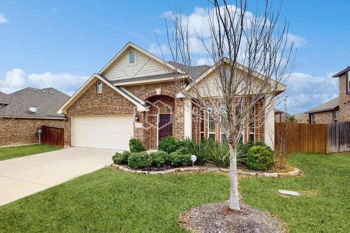 1106 Newcastle Dr - Photo 3 of 30