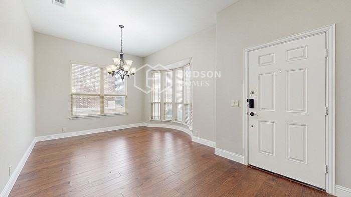 1106 Newcastle Dr - Photo 4 of 30