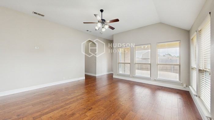 1106 Newcastle Dr - Photo 6 of 30