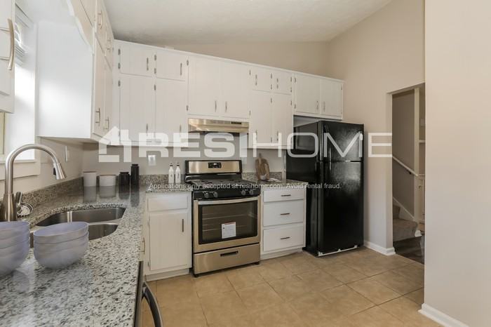 1091 Park West Ct - Photo 2 of 18