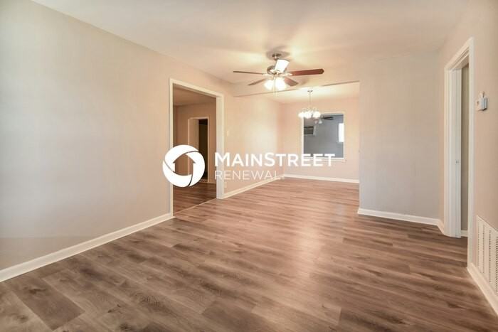 347 Pilgrim Dr - Photo 4 of 16