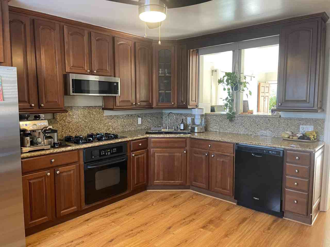 2326 2nd St #5 - Photo 3 of 17