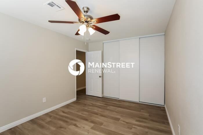 2308 Revere St - Photo 6 of 15