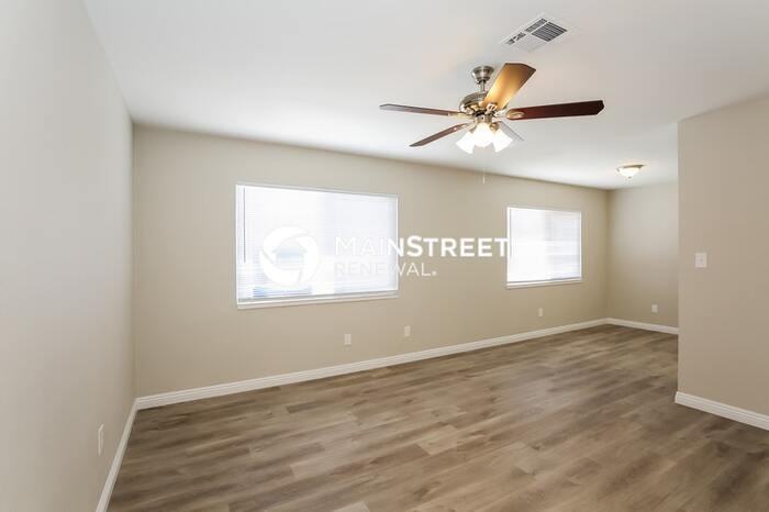 2308 Revere St - Photo 7 of 15