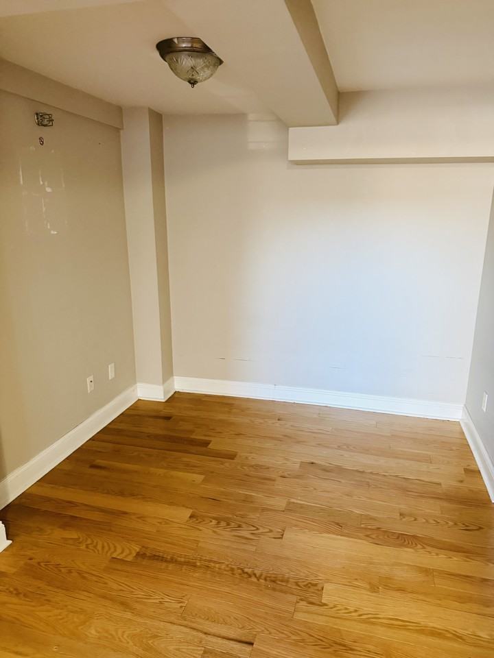 45 S Broadway #M4 - Photo 3 of 4