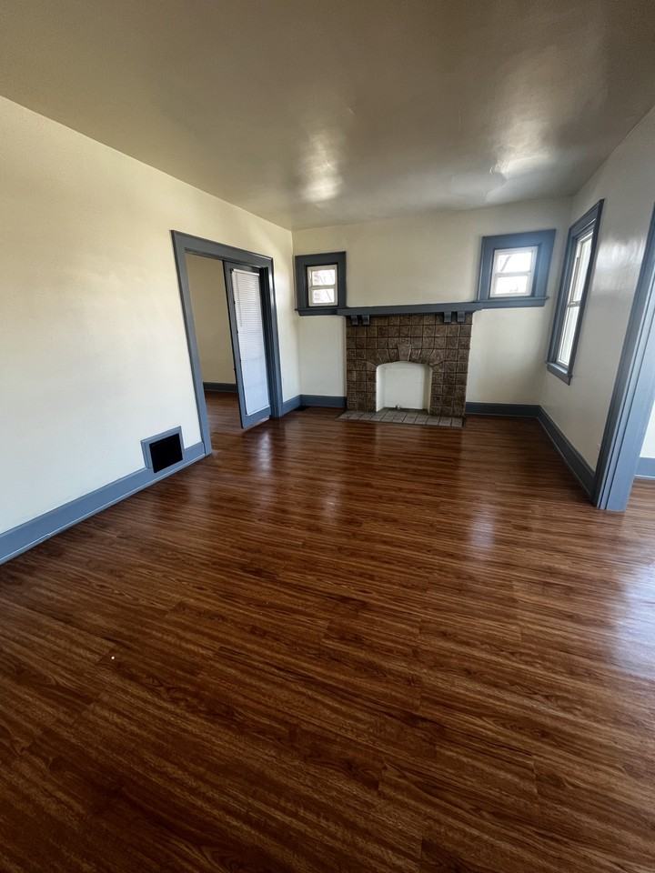 4027 W 8th St #1 - Photo 2 of 11