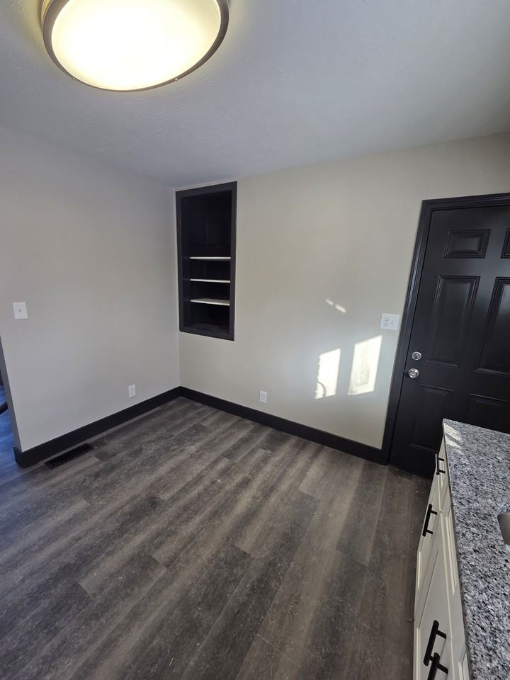1144 Stratford St #1144 - Photo 4 of 7