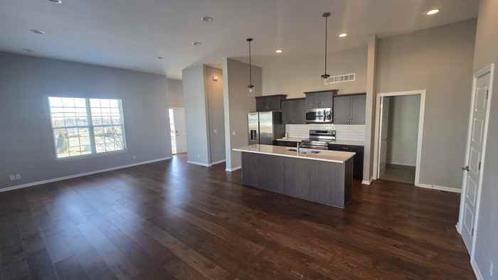 15824 Riley St - Photo 6 of 47