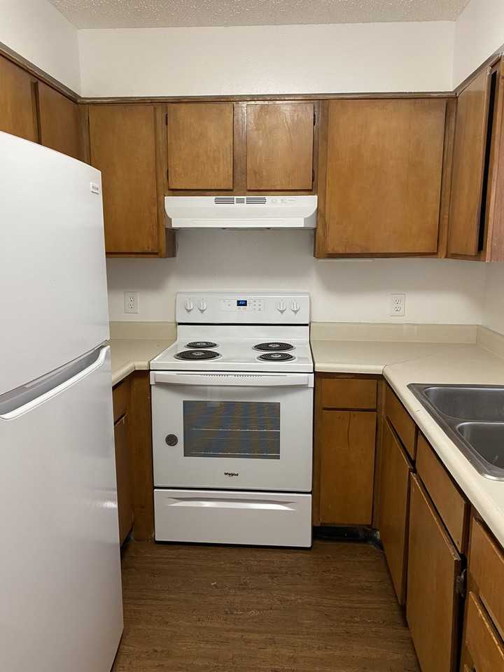 510 E 28th St #NA - Photo 3 of 9