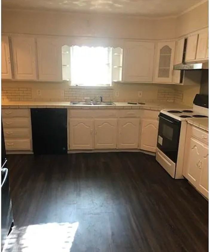 2435 Cliff Teen Ct #NA - Photo 2 of 4