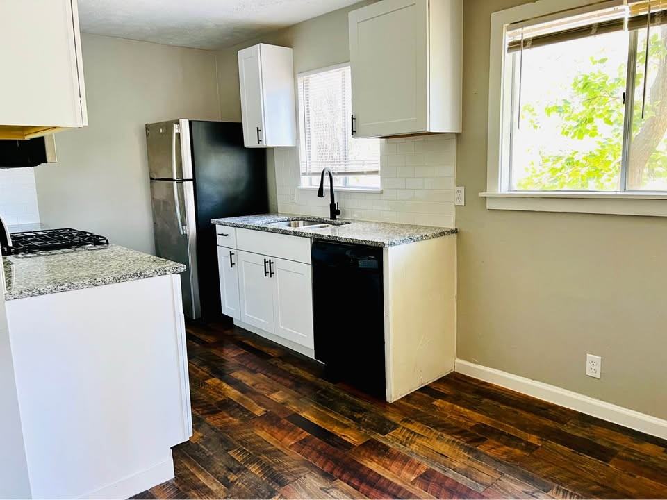 1014 E 23rd St #3 - Photo 2 of 6