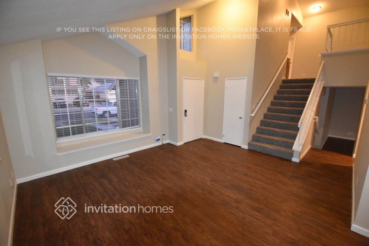 242 Newport Cir - Photo 4 of 28