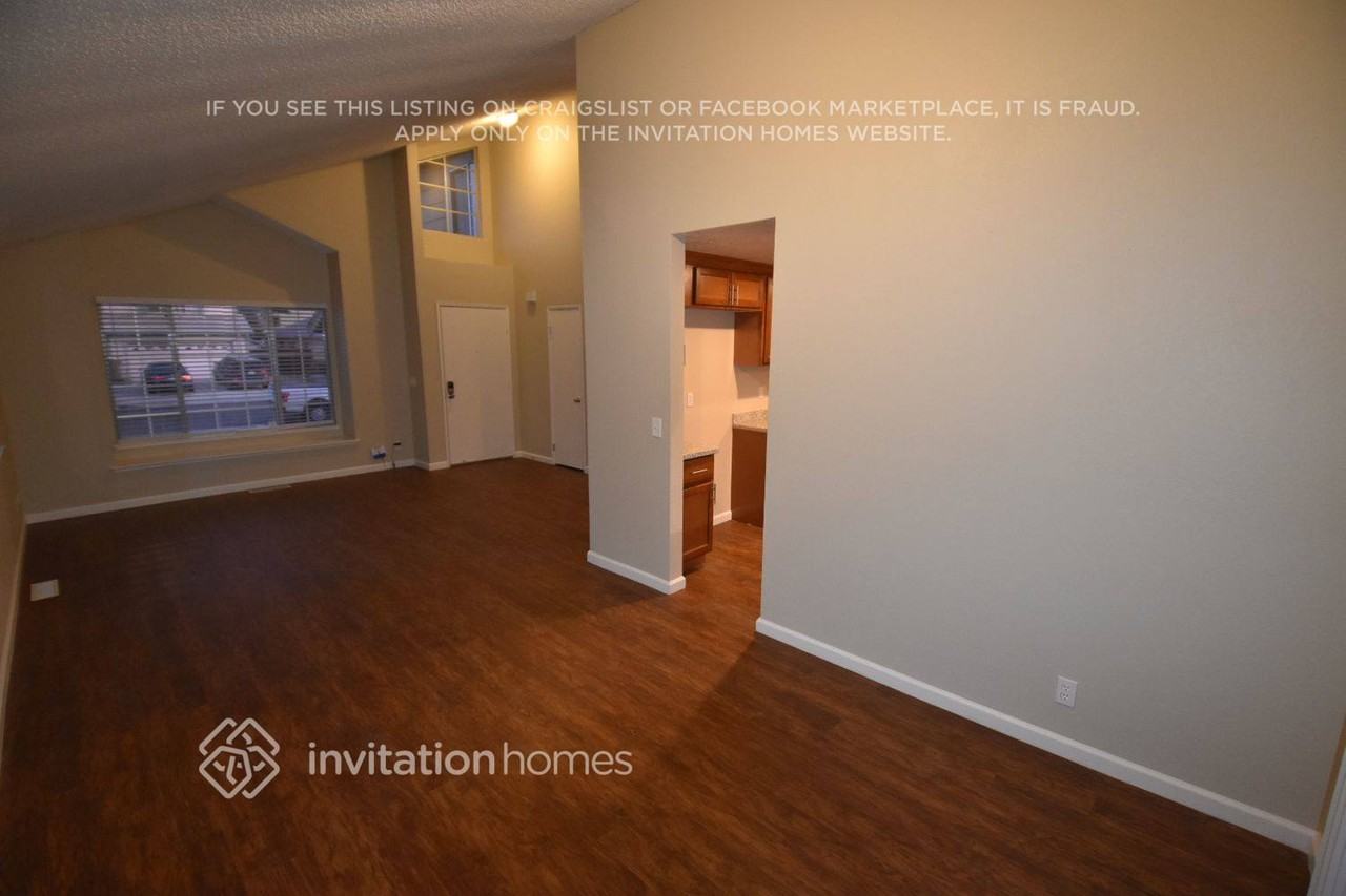 242 Newport Cir - Photo 5 of 28