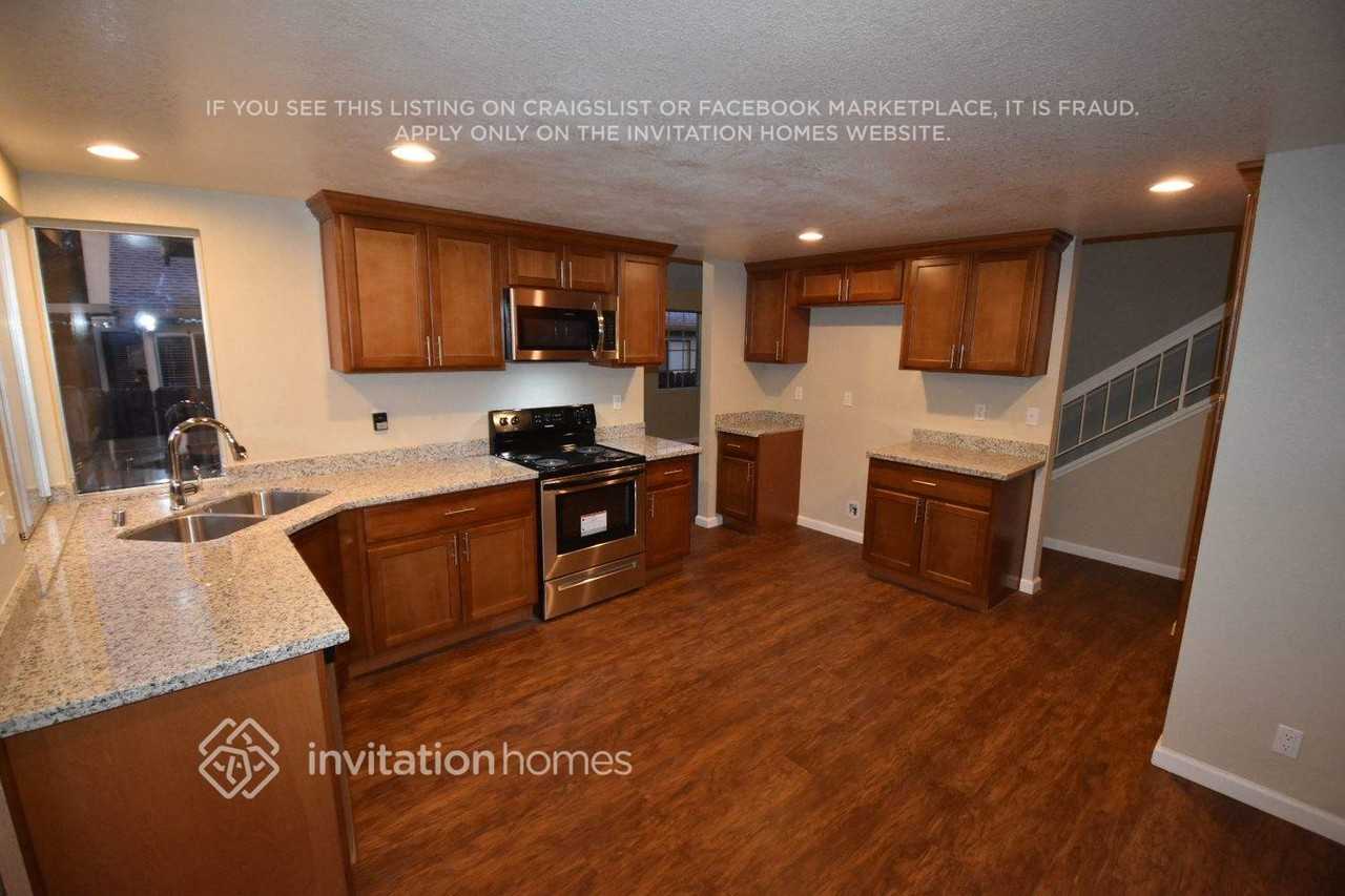 242 Newport Cir - Photo 7 of 28