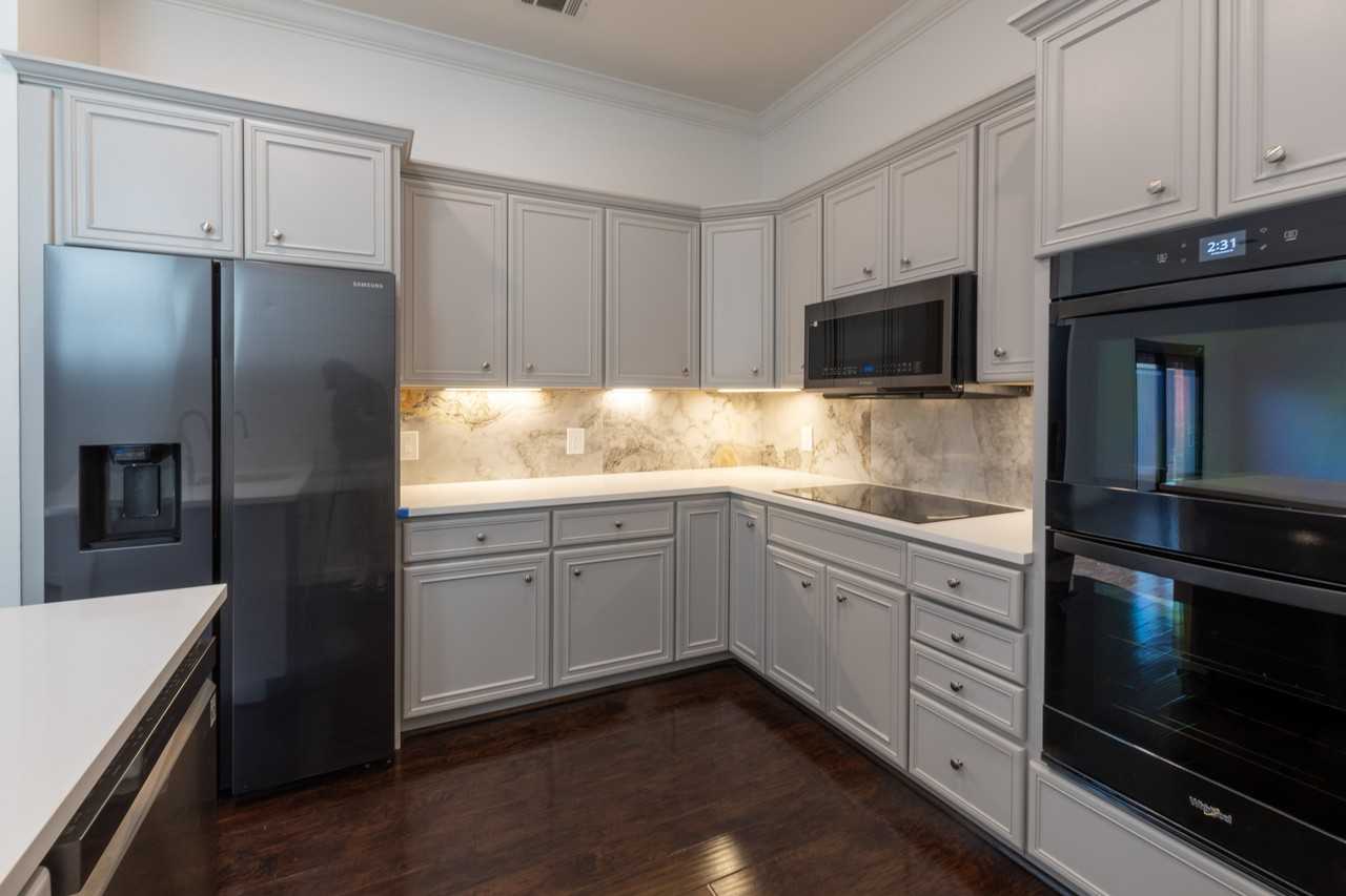 3522 N Versailles Ave #1 - Photo 5 of 25