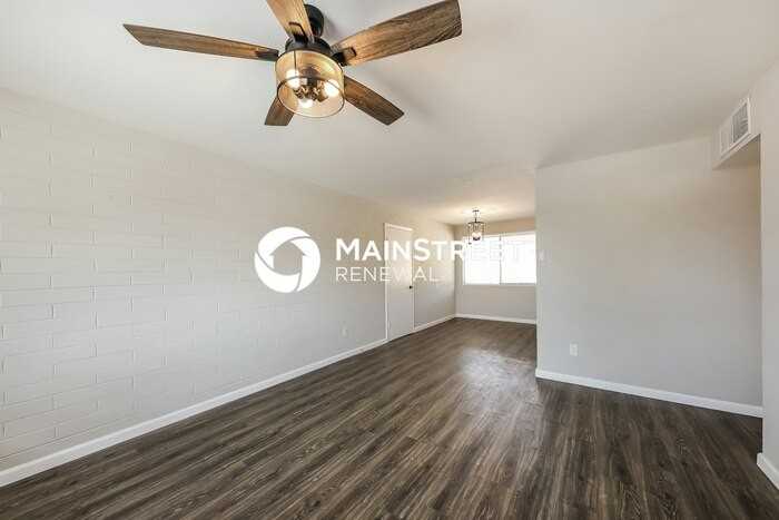 1328 E Christy Dr - Photo 3 of 16