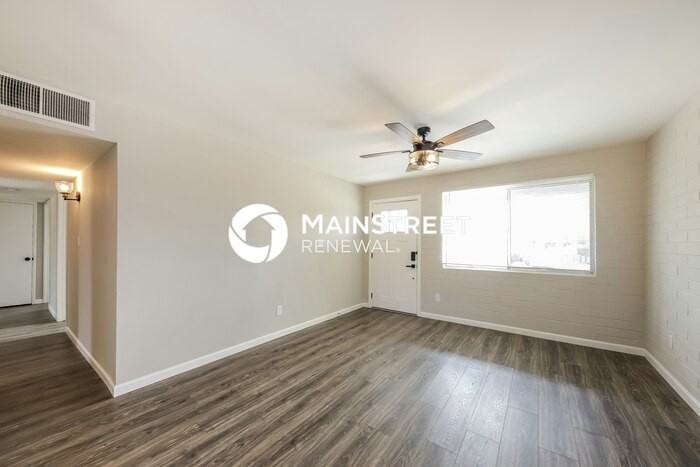 1328 E Christy Dr - Photo 4 of 16