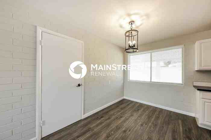 1328 E Christy Dr - Photo 5 of 16