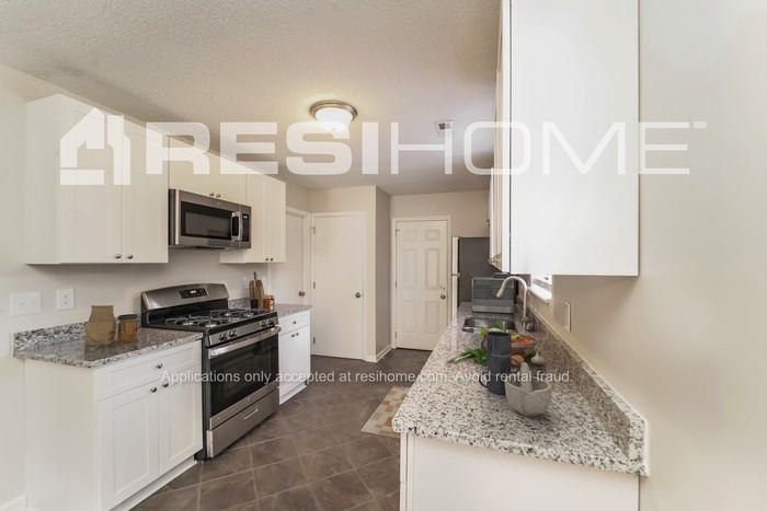 3733 Sweetgrass Ln - Photo 2 of 18