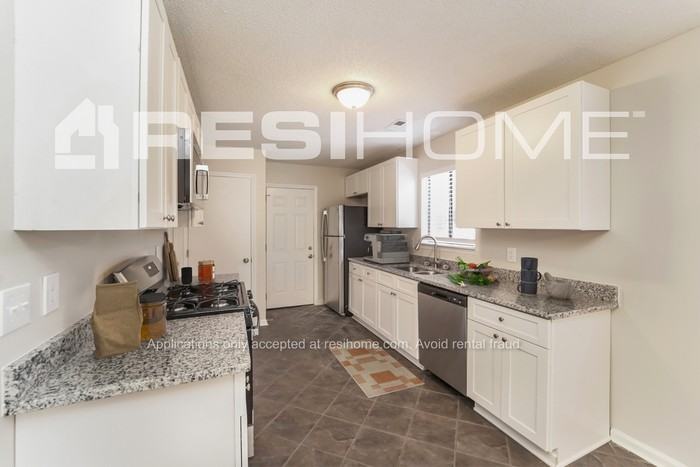 3733 Sweetgrass Ln - Photo 3 of 18