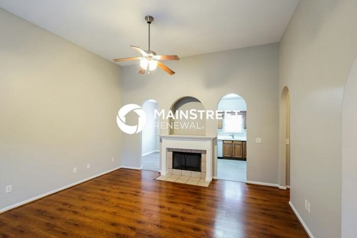 12879 Woodland Park Cir - Photo 3 of 15