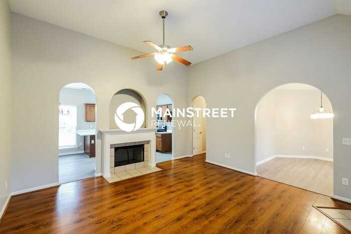 12879 Woodland Park Cir - Photo 4 of 15