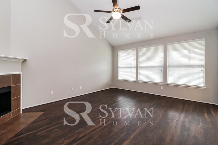 704 Boone Trl - Photo 3 of 16