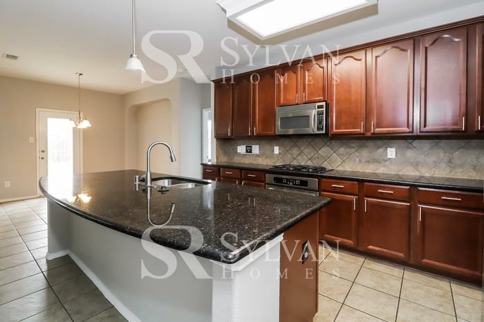 704 Boone Trl - Photo 5 of 16