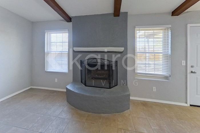 5212 S Milam St - Photo 5 of 21