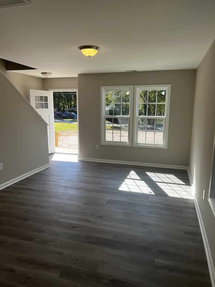 513 E Mills Dr - Photo 7 of 14