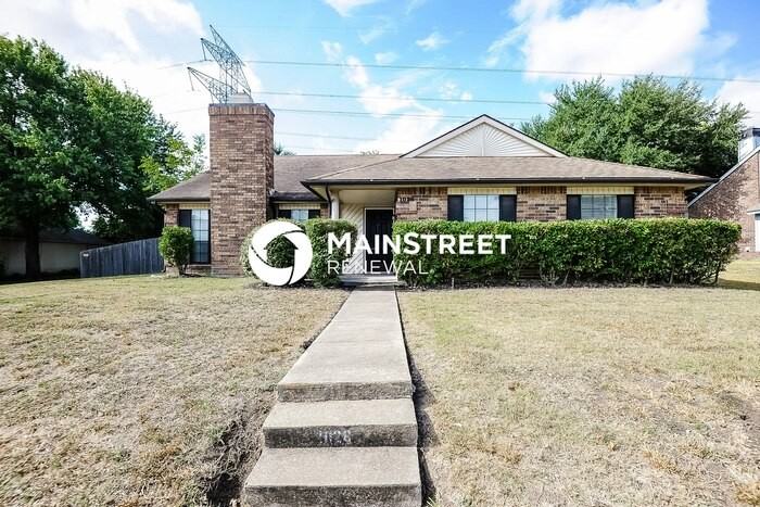 1028 Eagle Dr - Photo 3 of 17