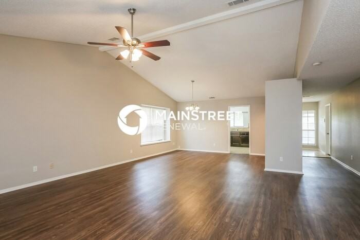 1028 Eagle Dr - Photo 4 of 17