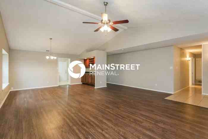 1028 Eagle Dr - Photo 5 of 17