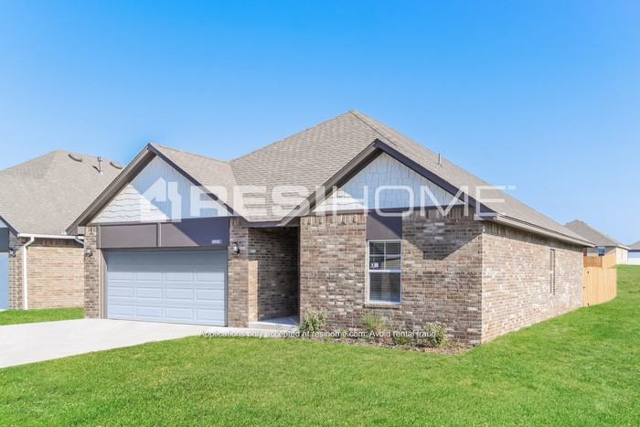 1121B Lakeview Dr #B - Photo 2 of 17