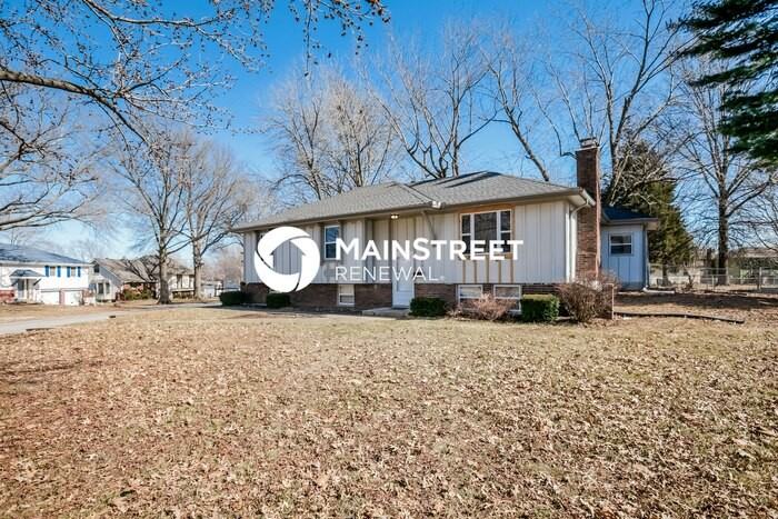 12701 Crystal Ave - Photo 4 of 17