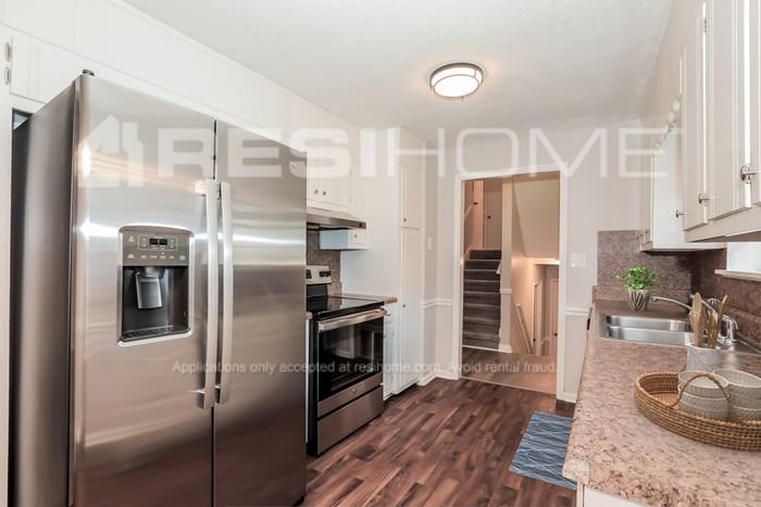 3943 Woodland Cir Se - Photo 2 of 18