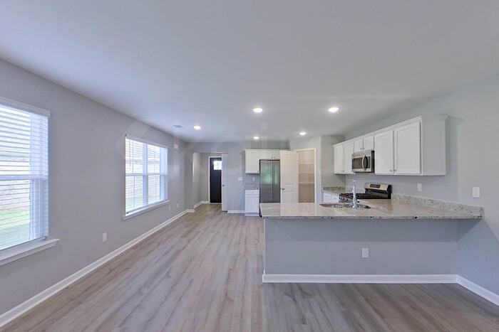 661 June St - Photo 5 of 21