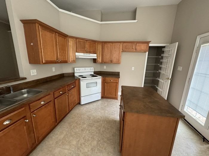 9199 Chastain Pl - Photo 3 of 7