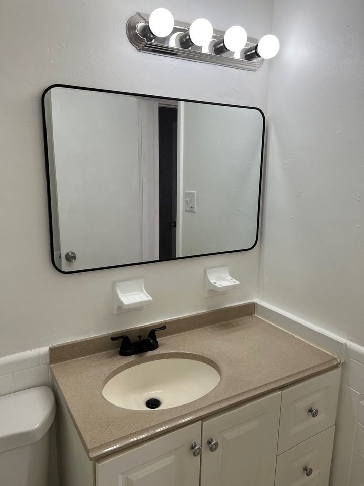 7101 Dartmouth Ave N #4 - Photo 6 of 9