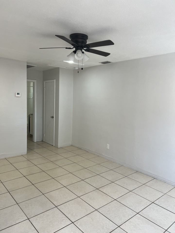 7101 Dartmouth Ave N #4 - Photo 7 of 9