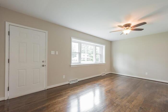 9114 Prestondale Ave - Photo 6 of 26