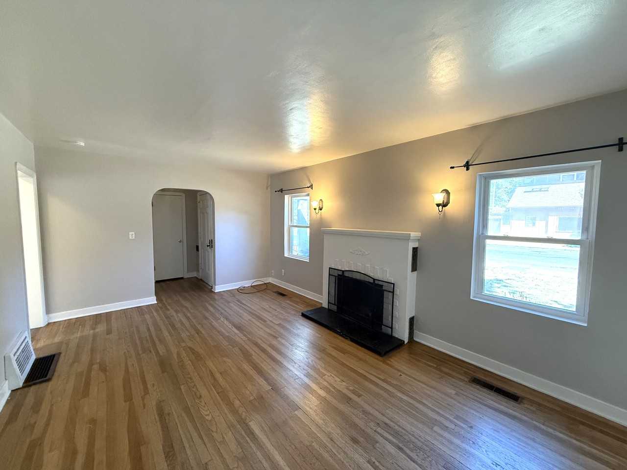 191 E Washington Ave #191 - Photo 3 of 16