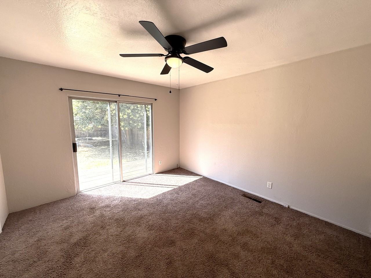 191 E Washington Ave #191 - Photo 6 of 16