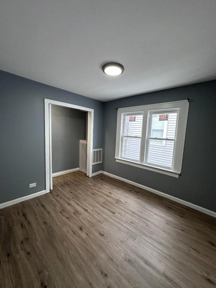 406-408 New Grove St - Photo 4 of 31