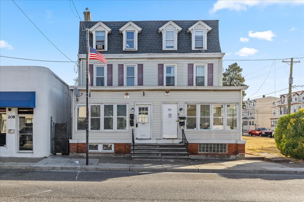 206 N Broadway #B - Photo 2 of 4