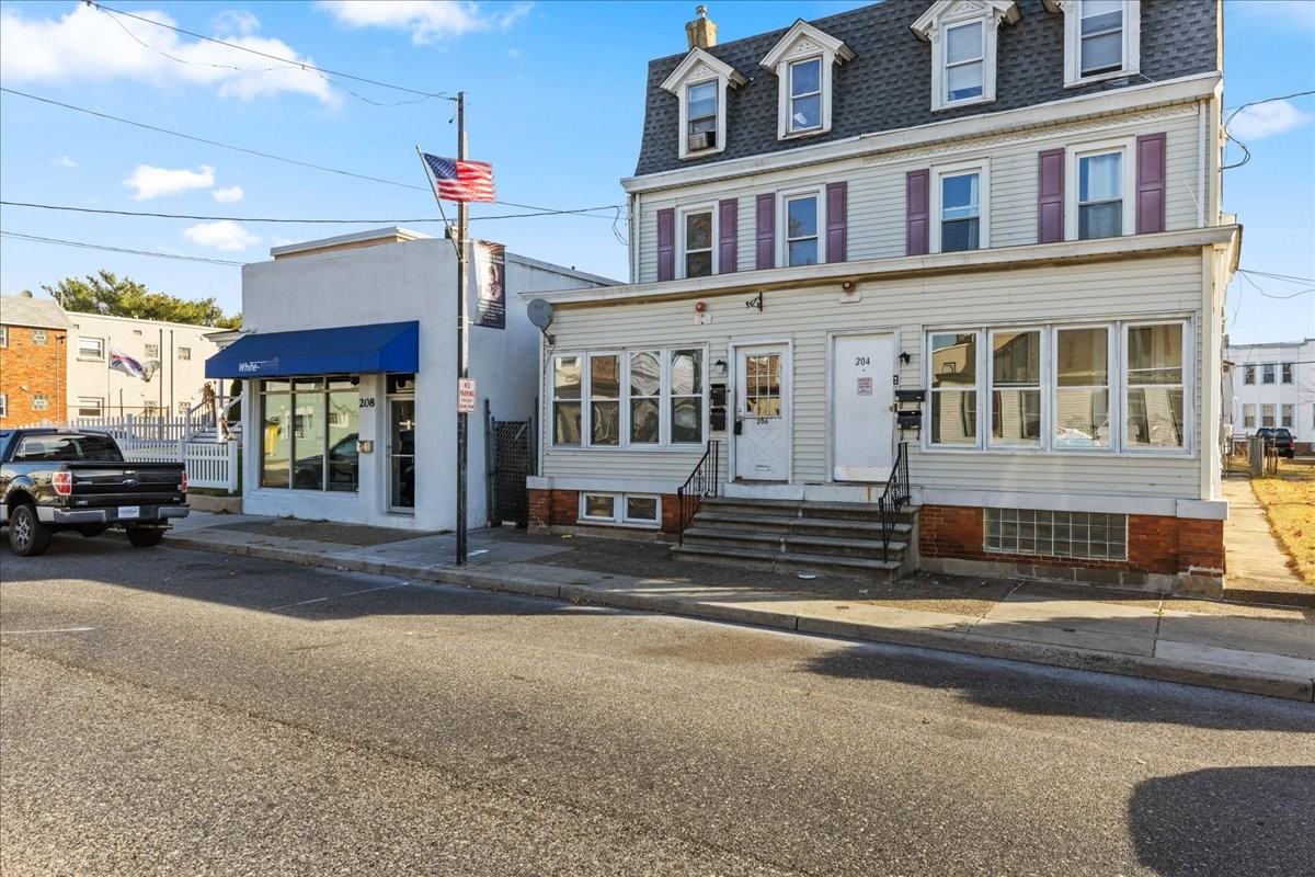 206 N Broadway #B - Photo 3 of 4