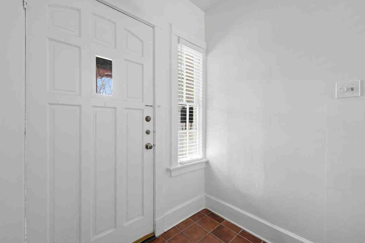 1625 Seminole Rd - Photo 5 of 12